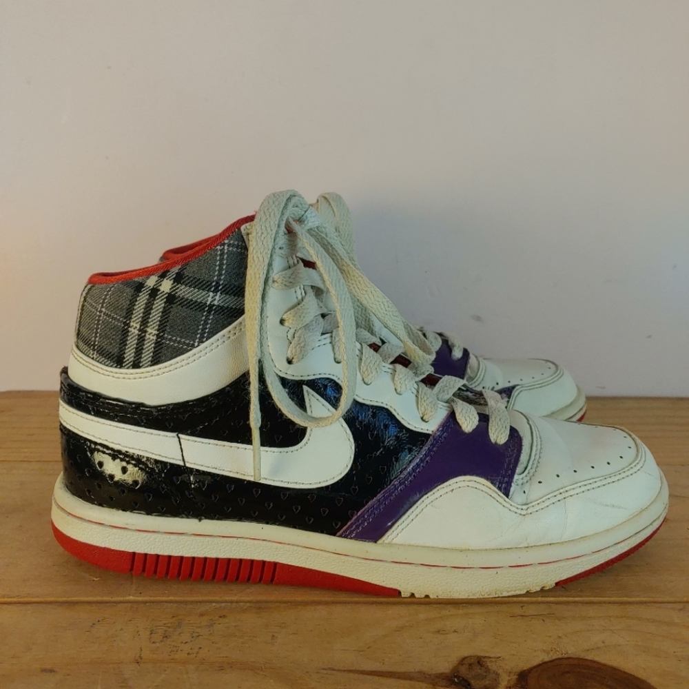2010 Womens Nike Court Force High Valentine's Day sneakers size 6.5 US